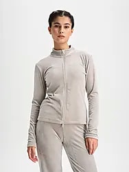 W Holiday Velvet Zip - Grey Beige Model01 Small1x1