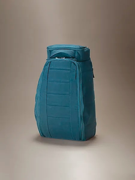 388133107101 DB Hugger Backpack 25L 388133107101 DB Hugger Backpack 25L Model01 Detail