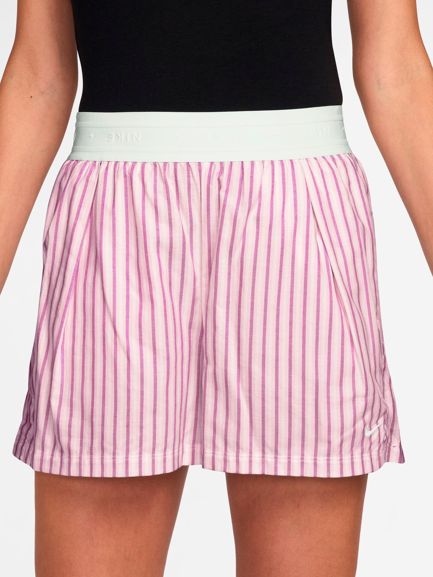 
NIKE, 
W CHILL POPLIN STRIPE SHORTS, 
Detail 1
