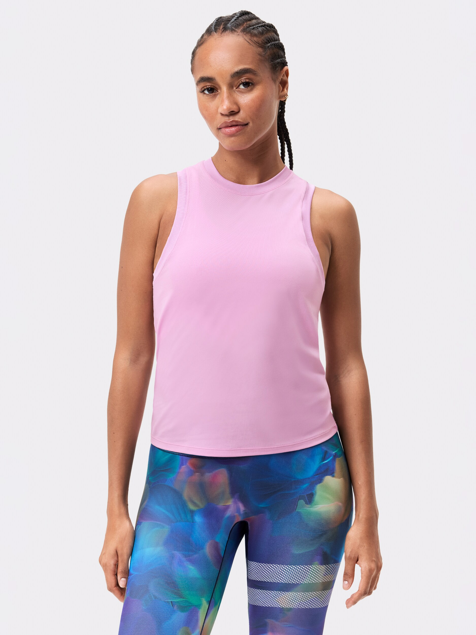 
STRONGER, 
RELAXED TANK, 
Detail 1
