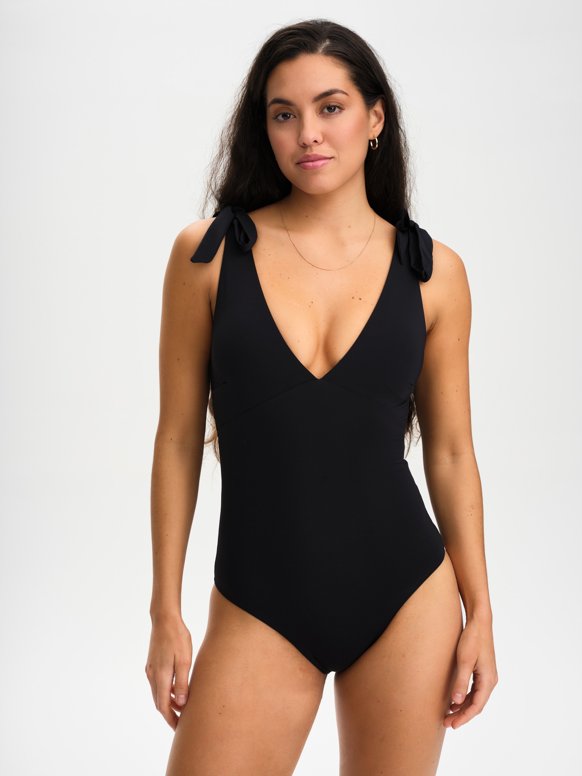 SOC, W BEACH BOW SUIT