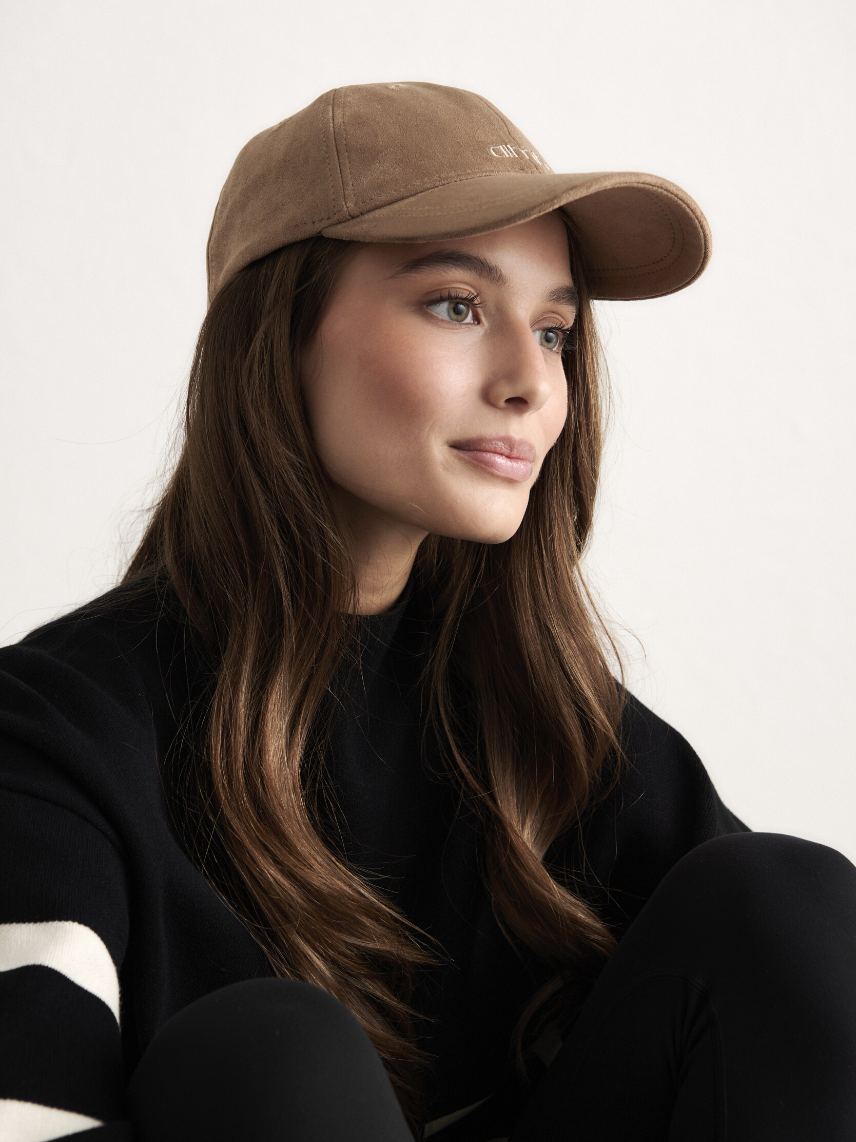 
AIM&acute;N, 
W SMALL LOGO SUEDE CAP, 
Detail 1
