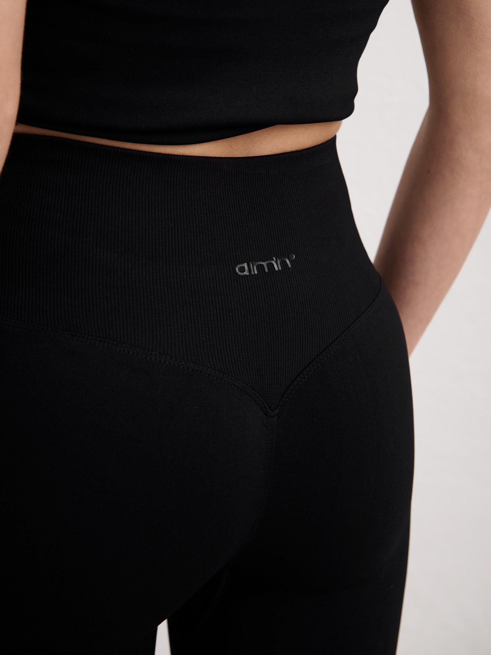 AIM&acute;N, SHAPE SEAMLESS CAPRI TIGHTS