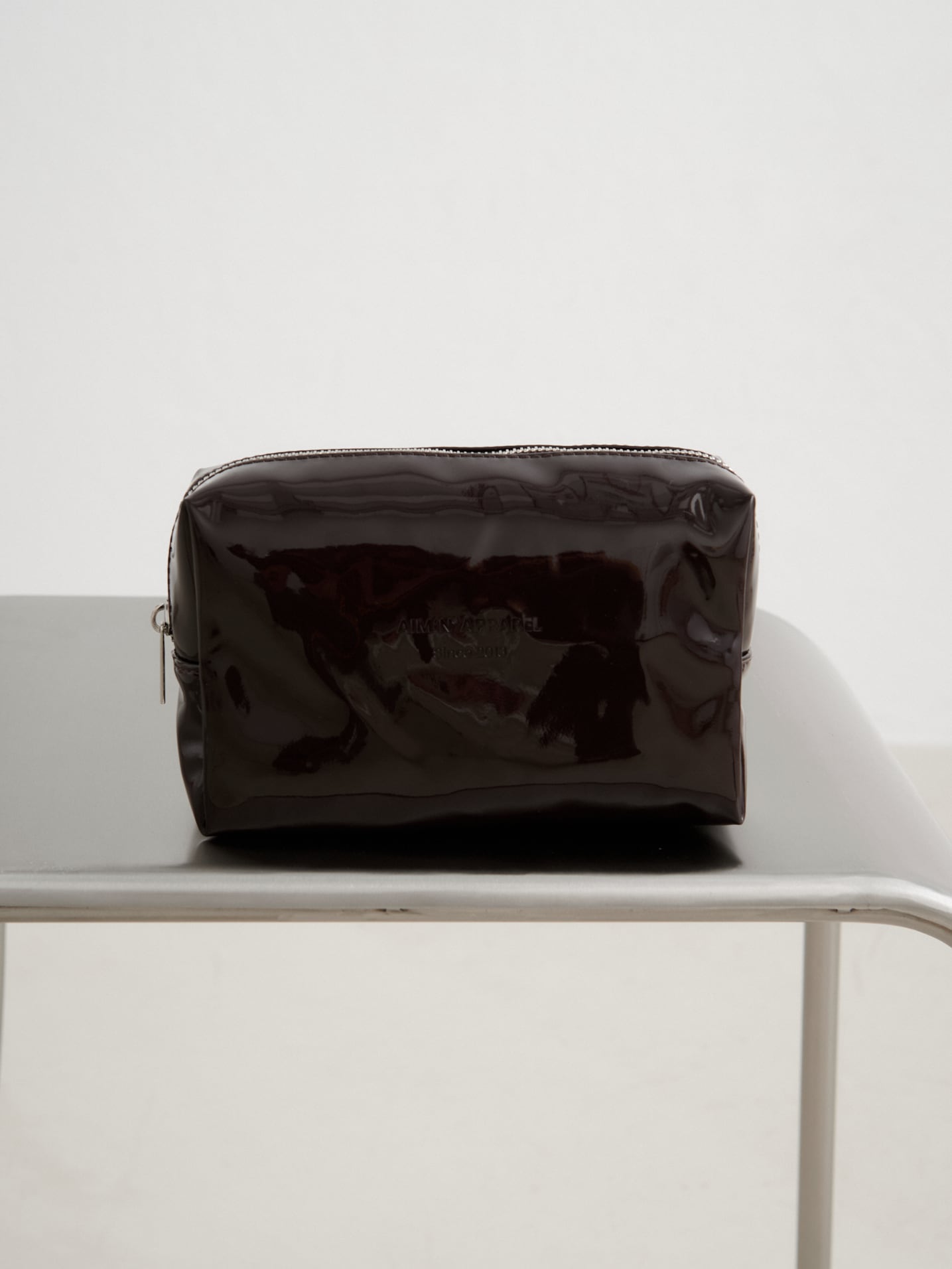
AIM&acute;N, 
SMALL TOILETRY BAG, 
Detail 1
