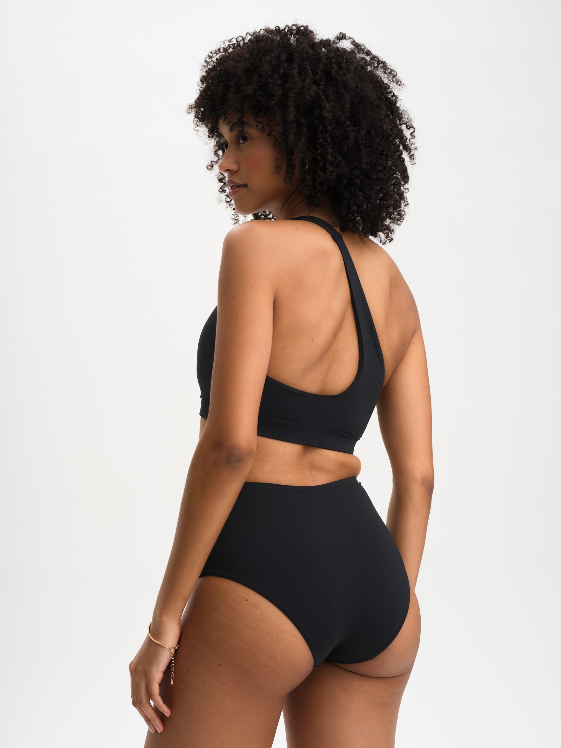 SOC, W BEACH ONESHOULDER
