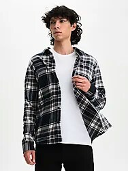 M FLANNEL SHIRT - DARK NAVY CHECKED Model01 Small1x1