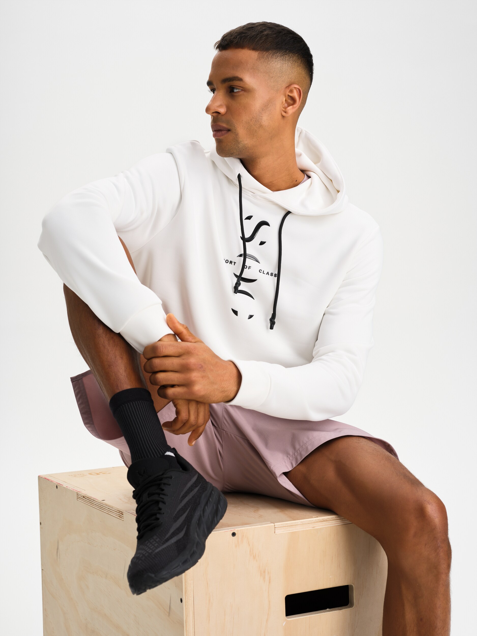 
SOC, 
M Fitness Hood, 
Detail 1
