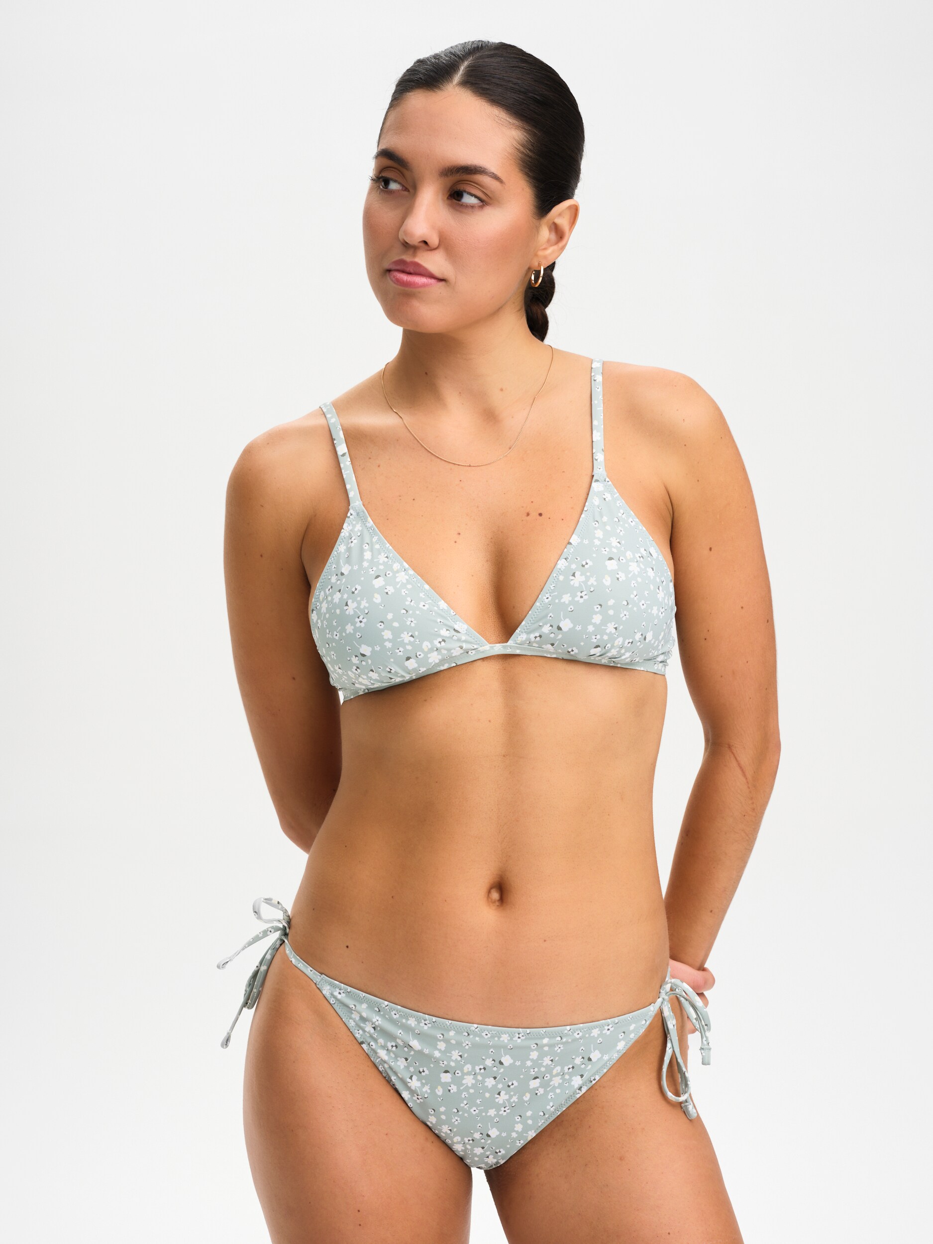 
SOC, 
W STRAP BRIEF, 
Detail 1
