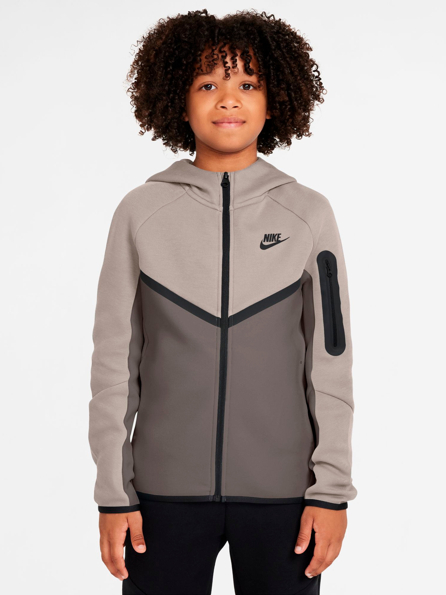
NIKE, 
J Nsw Tch Flc Fz - Pd, 
Detail 1
