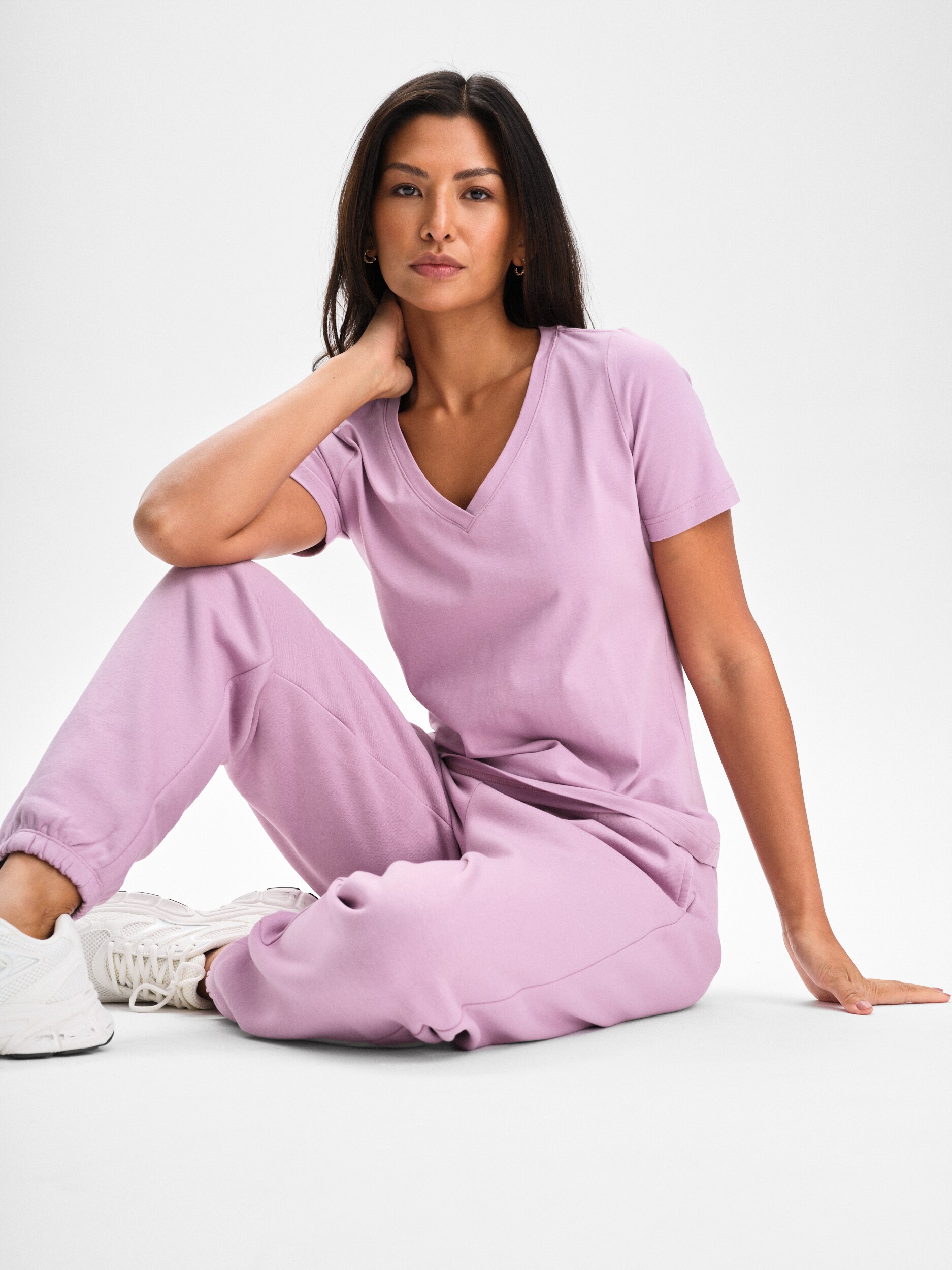 
SOC, 
W REGULAR FIT V-NECK TEE, 
Detail 1

