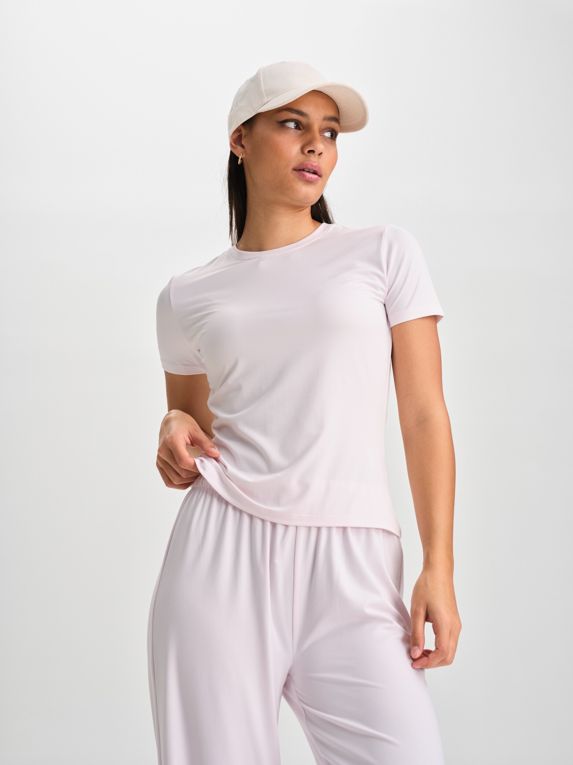 
SOC, 
W Soft Tee, 
Detail 1
