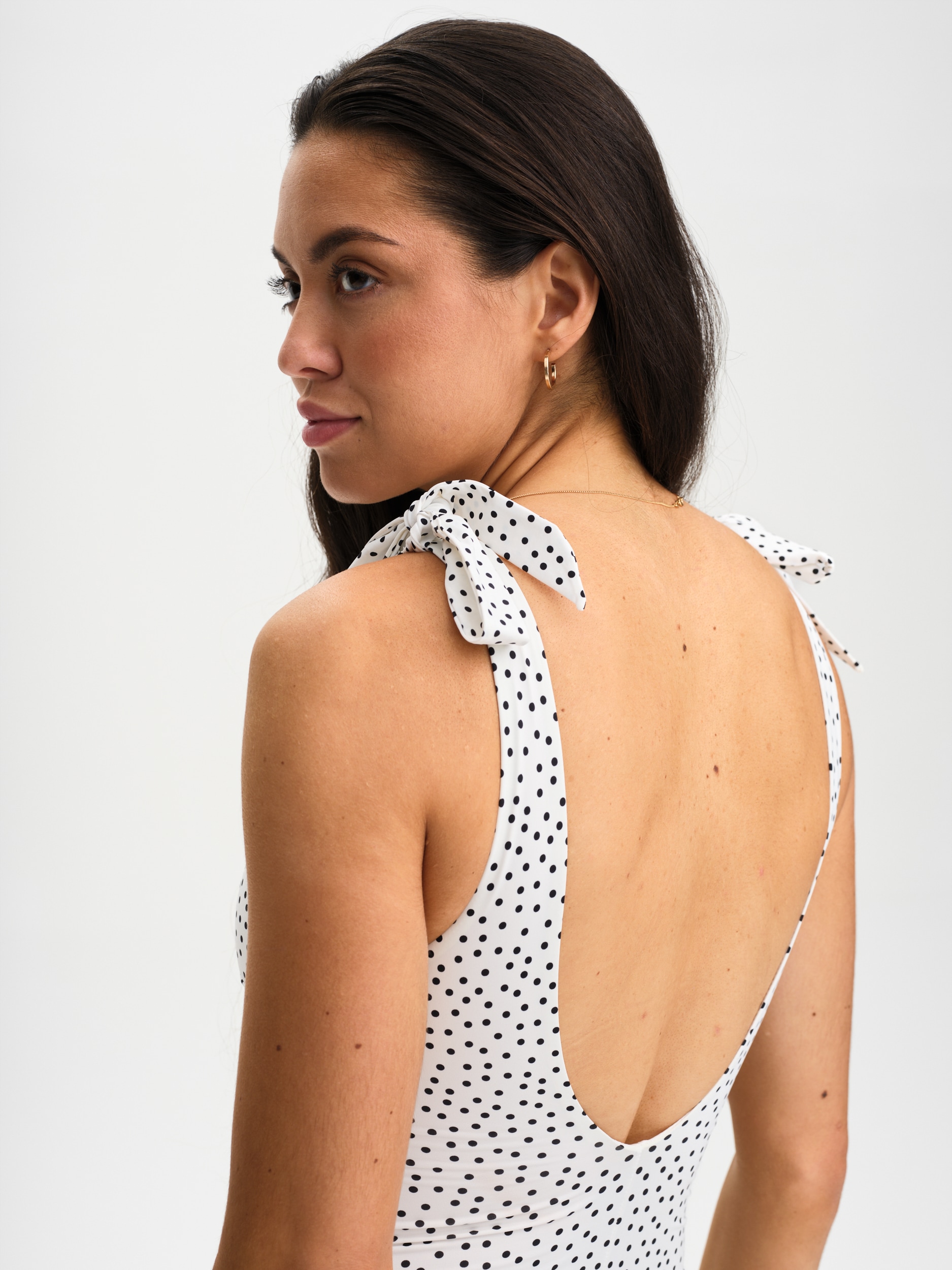 SOC, W BEACH BOW SUIT