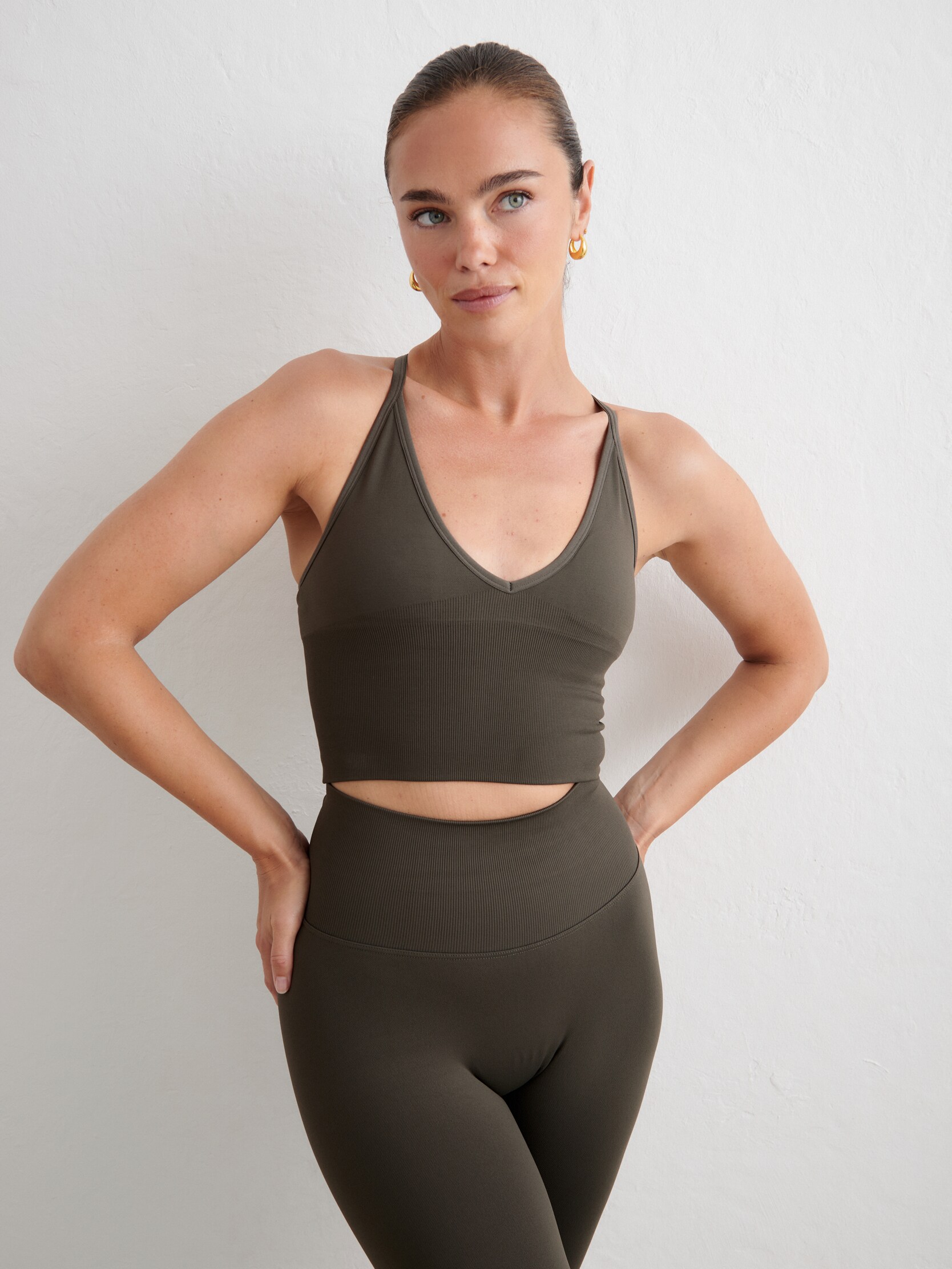 
AIM&acute;N, 
Shape Seamless Cross Back Bralette, 
Detail 1

