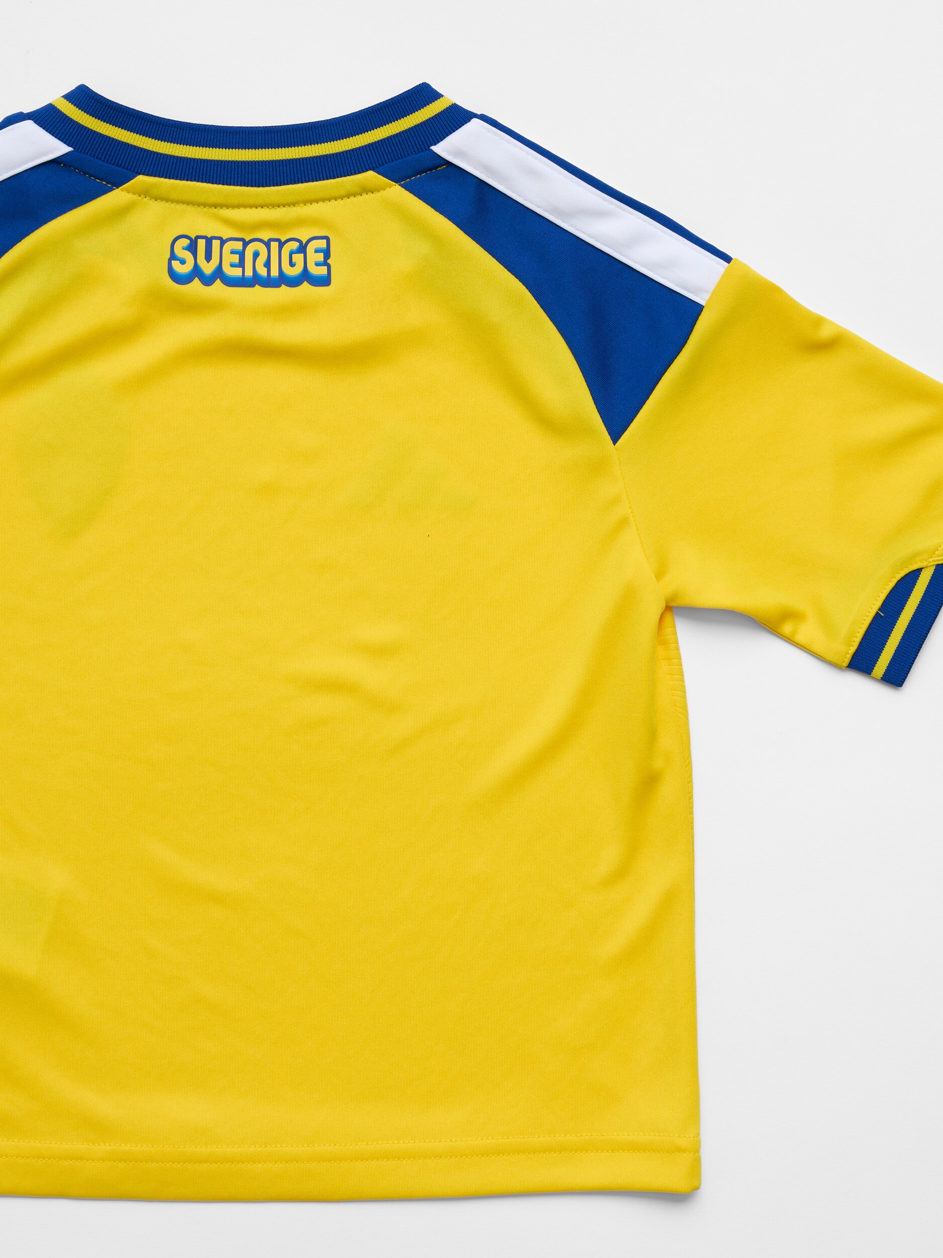 ADIDAS, Sweden 26 Home Kids Set