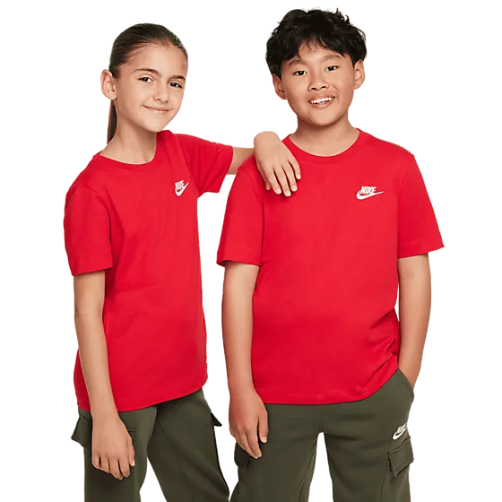 705913106101 NIKE  Nike Sportswear Big Kids' T-Shirt 705913106101 NIKE Nike Sportswear Big Kids' T-Shirt  Model01 Detail