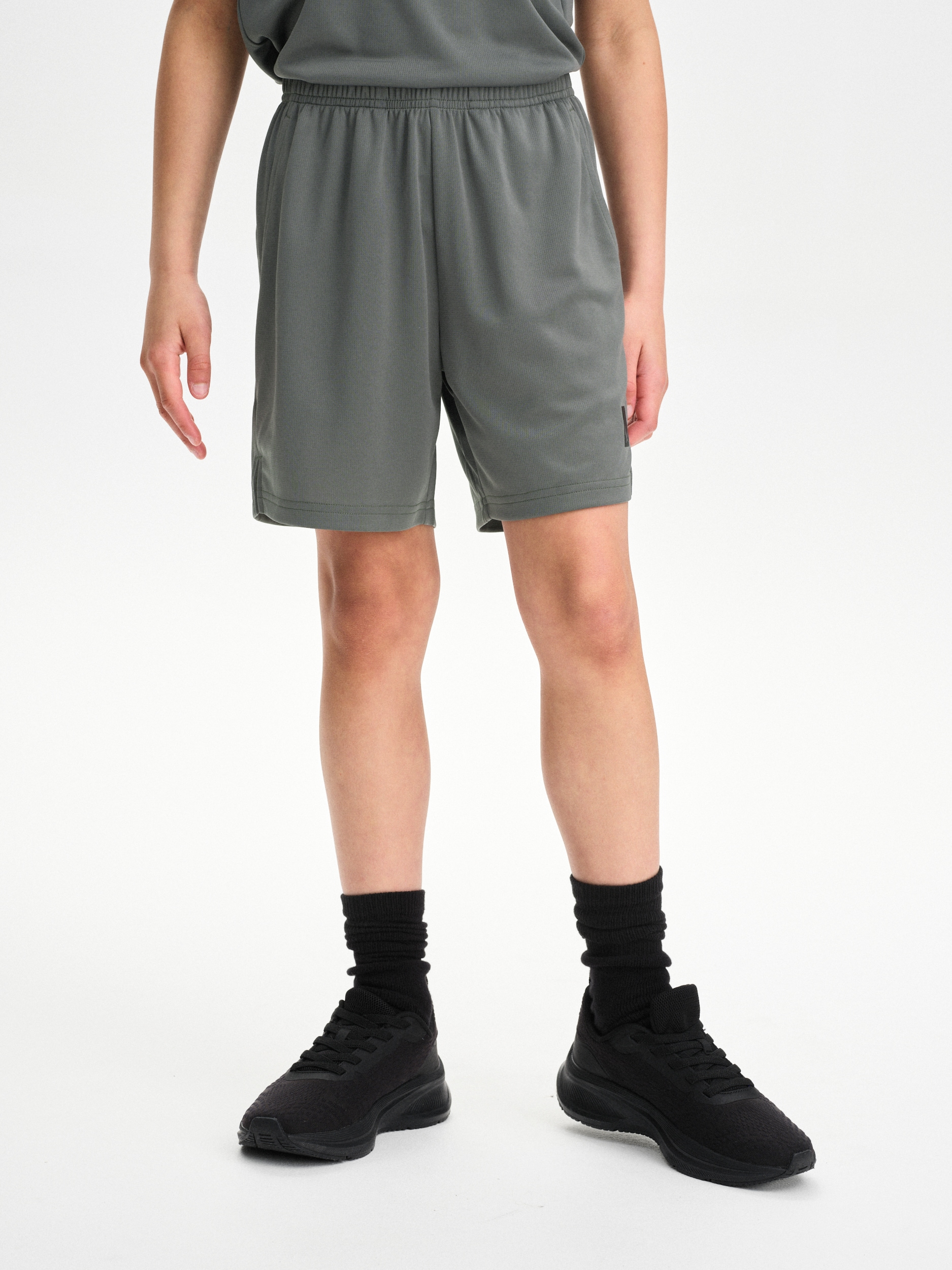 
SOC, 
J LIGHT TRAIN SHORTS, 
Detail 1
