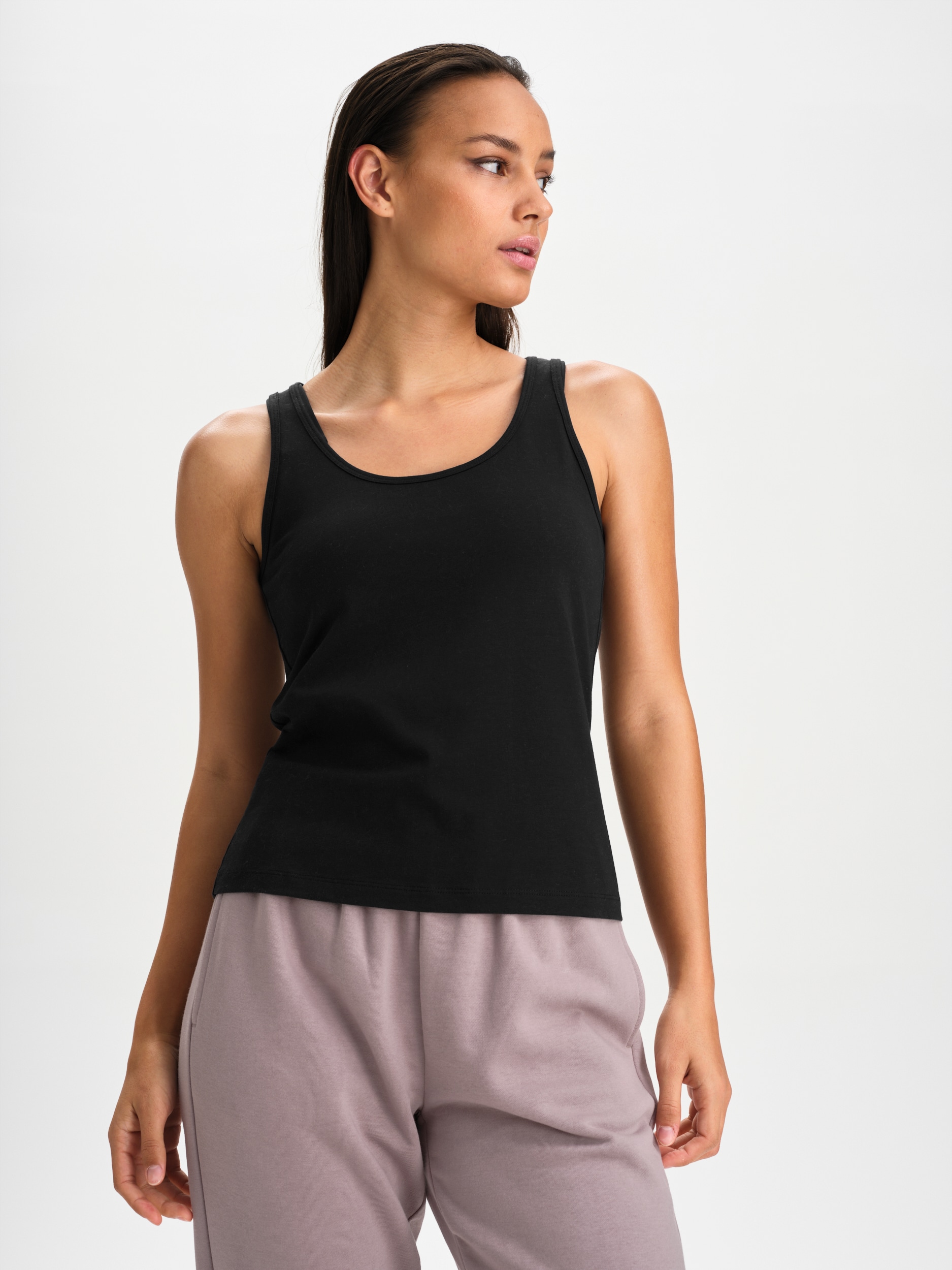 
SOC, 
W SLIM FIT SINGLET, 
Detail 1
