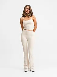 BUTTER SOFT SINGLET - CREAM WHITE Model01 Small1x1