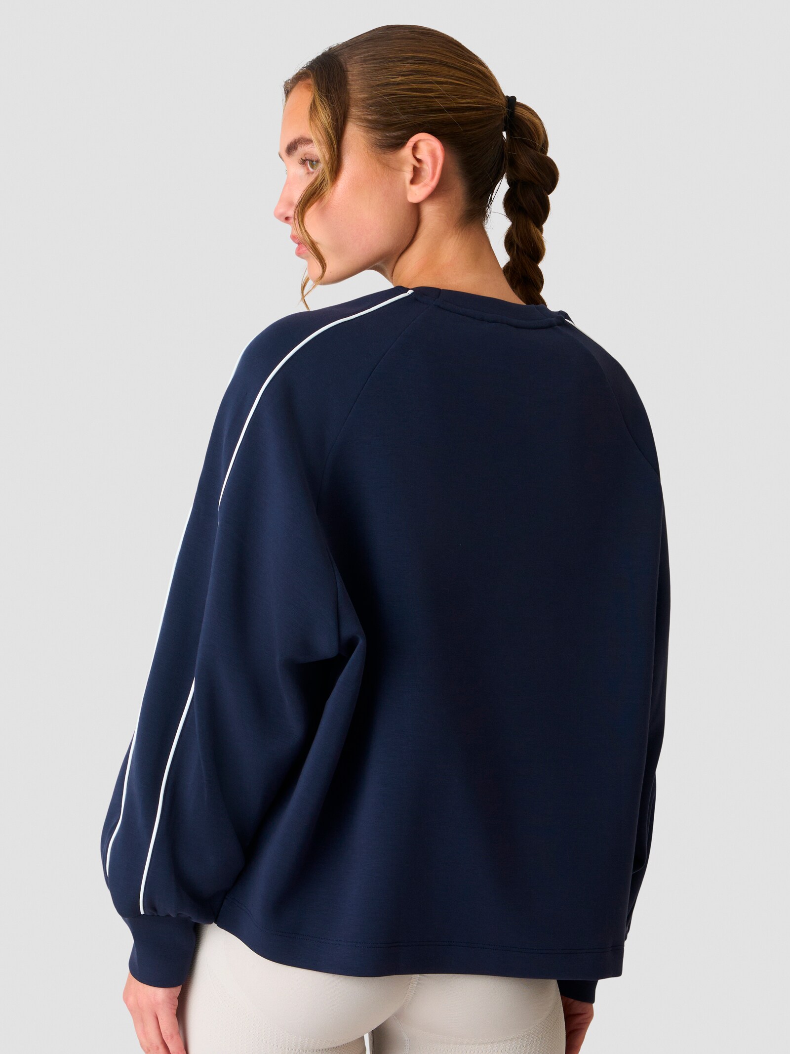 ICANIWILL, W CONTRAST CREWNECK