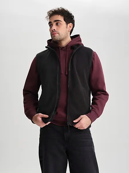 407148101101 EVEREST M Pile Vest 407148101101 EVEREST M Pile Vest Model01 Detail