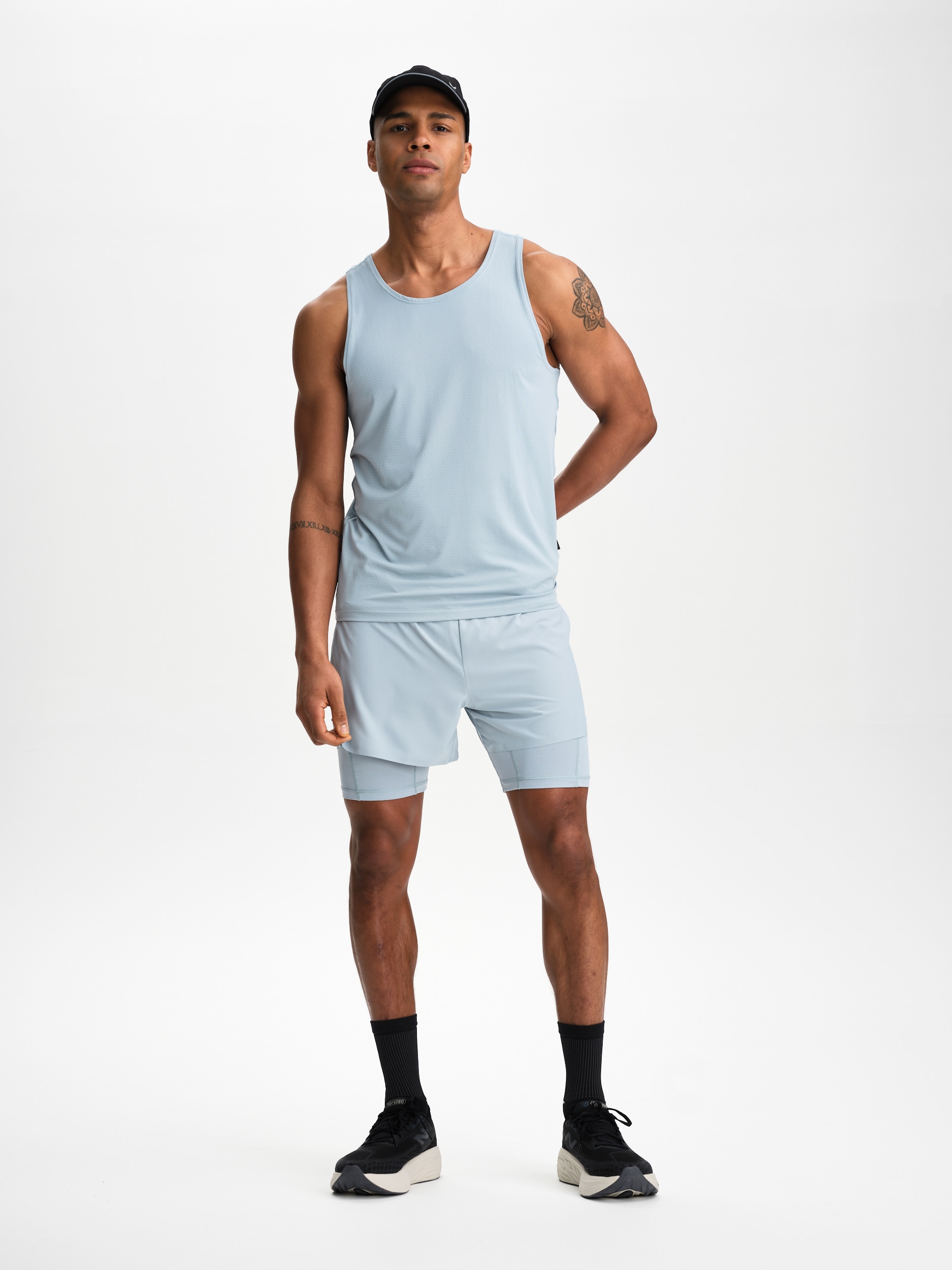 SOC, M RUN AIRY SINGLET