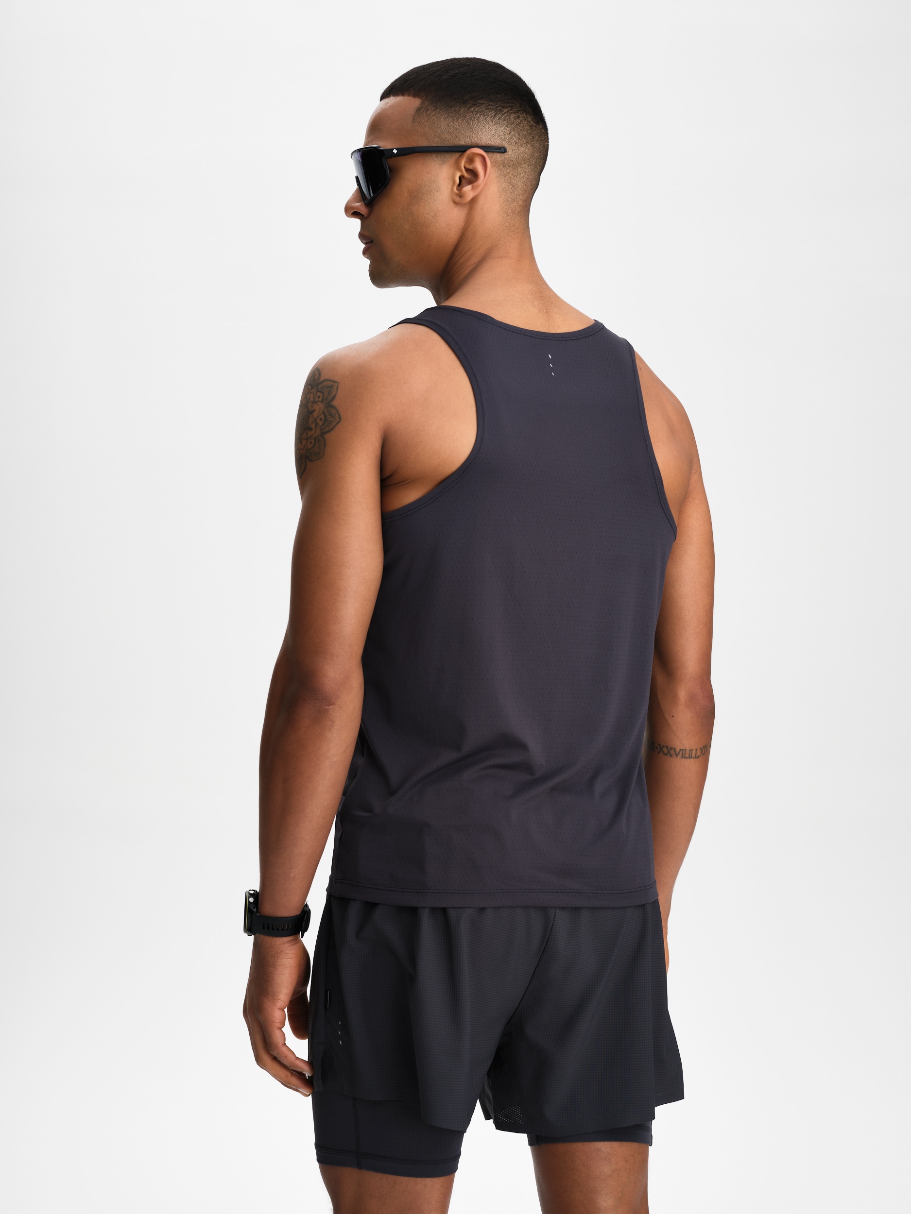 SOC, M RUN AIRY SINGLET