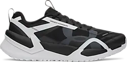 UA REIGN XT - BLACK Standard Small1x1