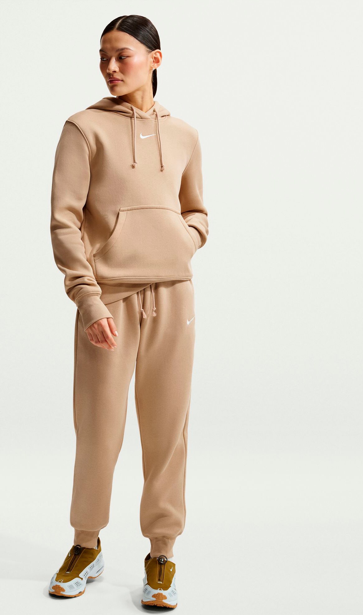 
NIKE, 
W Nsw Phnx Flc Mr Pant Std, 
Detail 1
