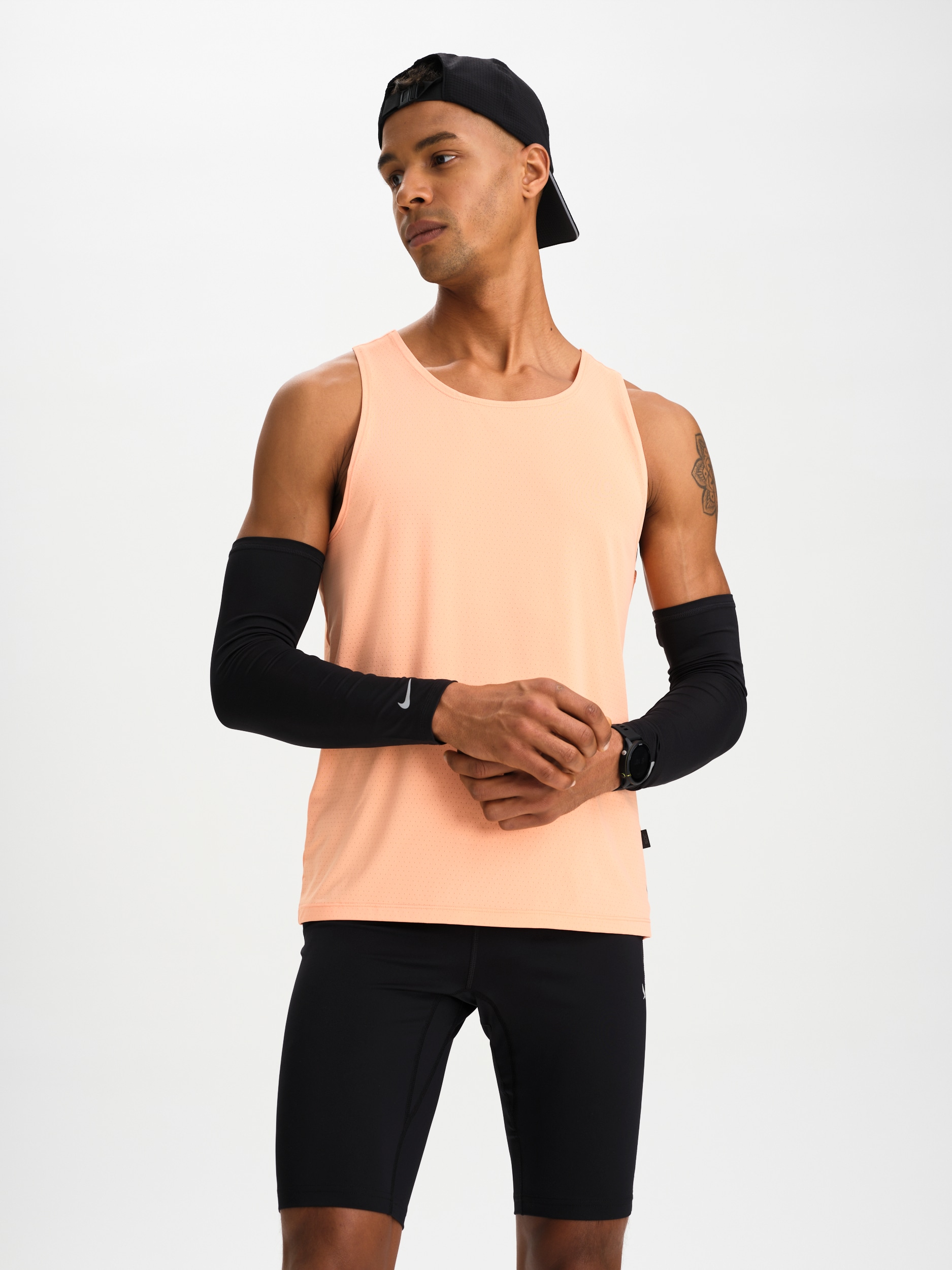 
SOC, 
M RUN AIRY SINGLET, 
Detail 1
