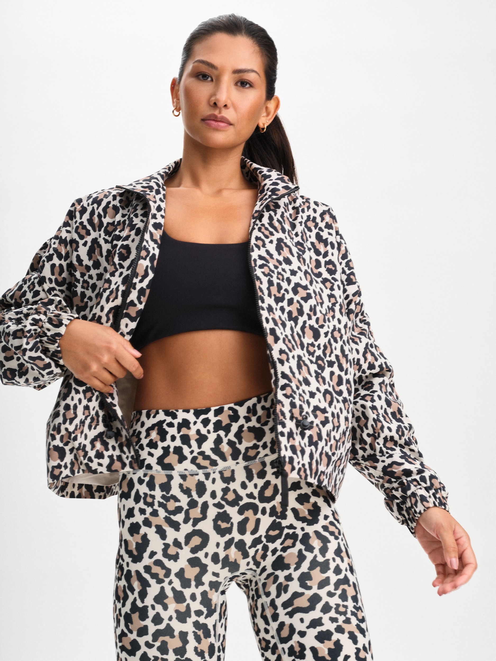 
SOC, 
W FITNESS WOVEN JACKET, 
Detail 1
