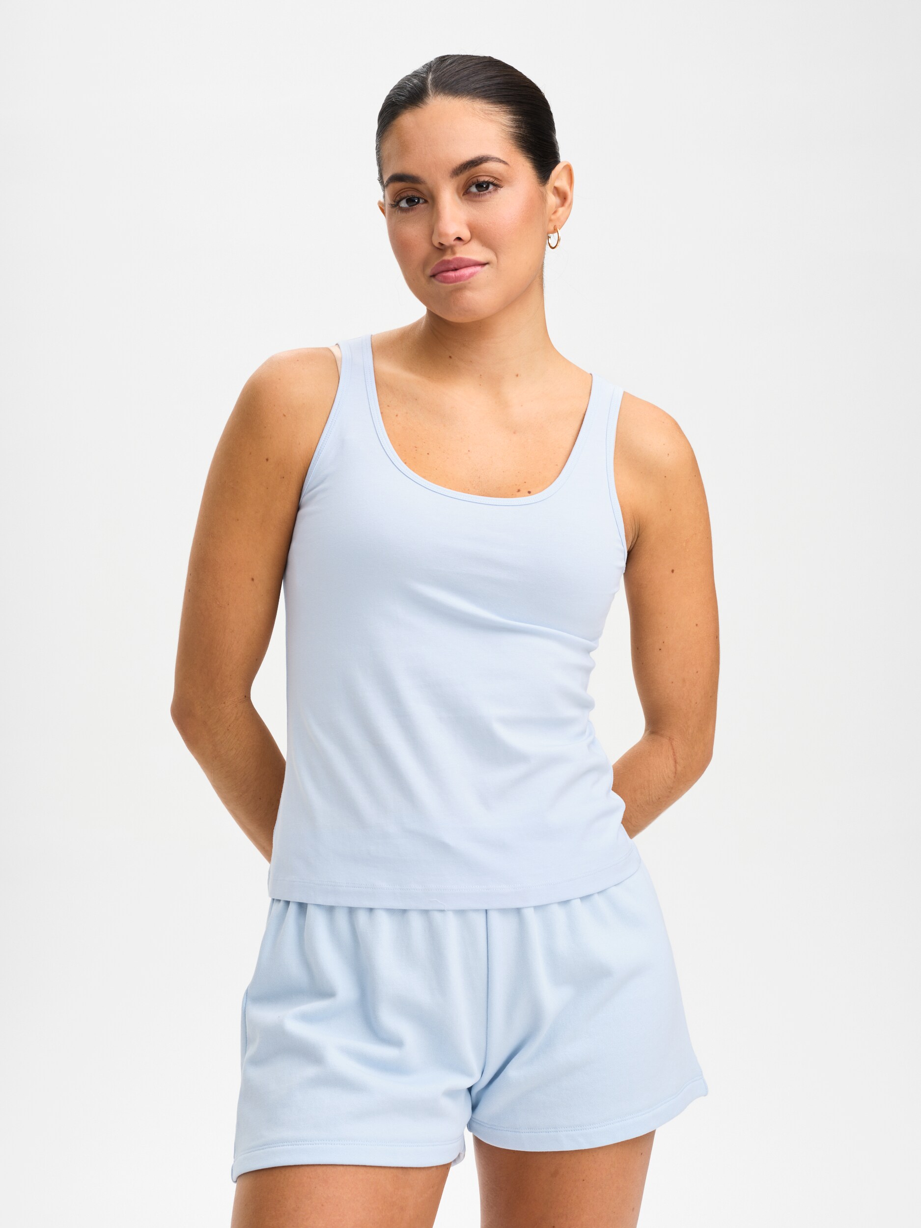 
SOC, 
W SLIM FIT SINGLET, 
Detail 1
