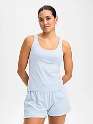 W SLIM FIT SINGLET - ICE BLUE Model01 Small1x1