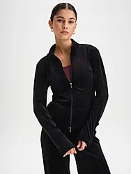 W Holiday Velvet Zip - Black Model01 Small1x1