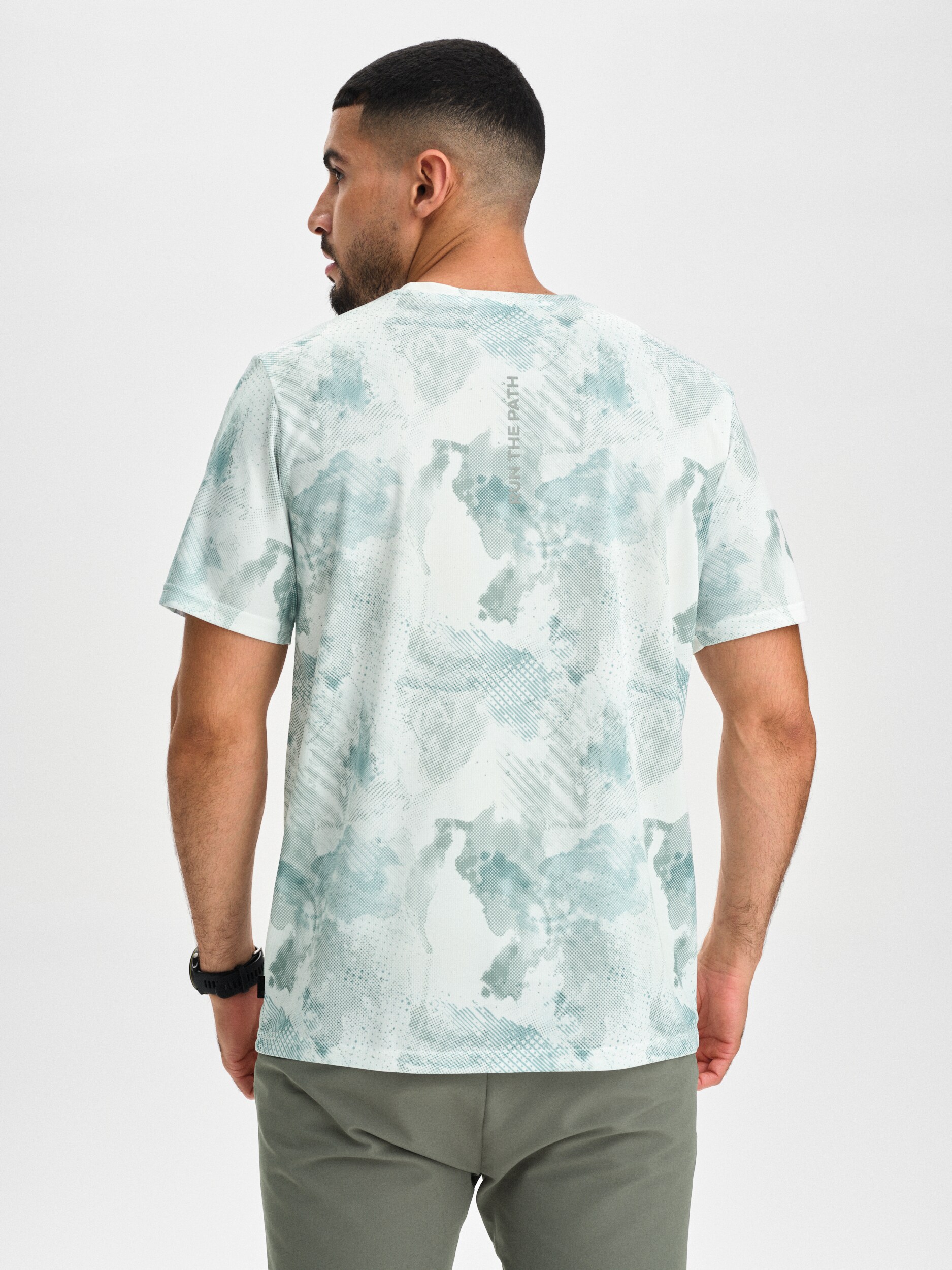 SOC, M RUN GRAPHIC MESH TEE