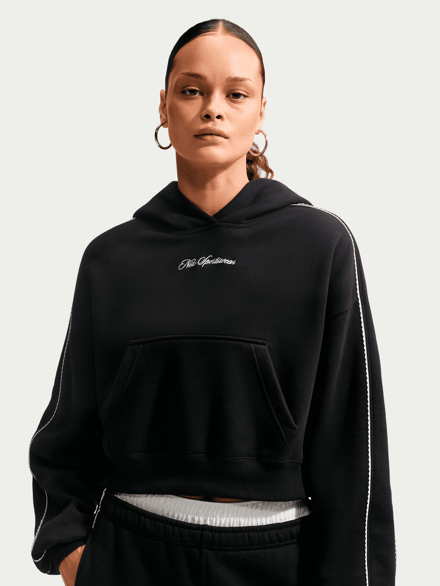 
NIKE, 
W STUDIO FLEECE OVERSIZE SCALLOP-TRIM HOODIE, 
Detail 1
