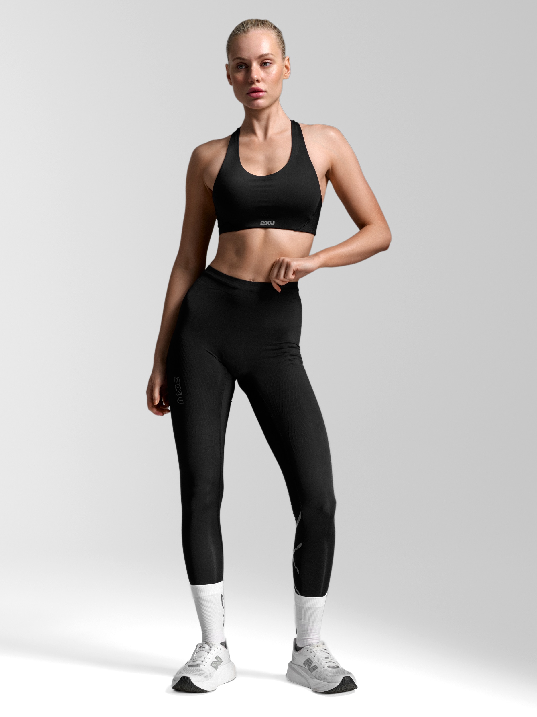 
2XU, 
LIGHT SPEED REACT HI-RISE COMPRESSION TIGHTS, 
Detail 1
