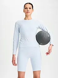 W SOFT FITNESS LONGSLEEVE - ICE BLUE Model01 Small1x1