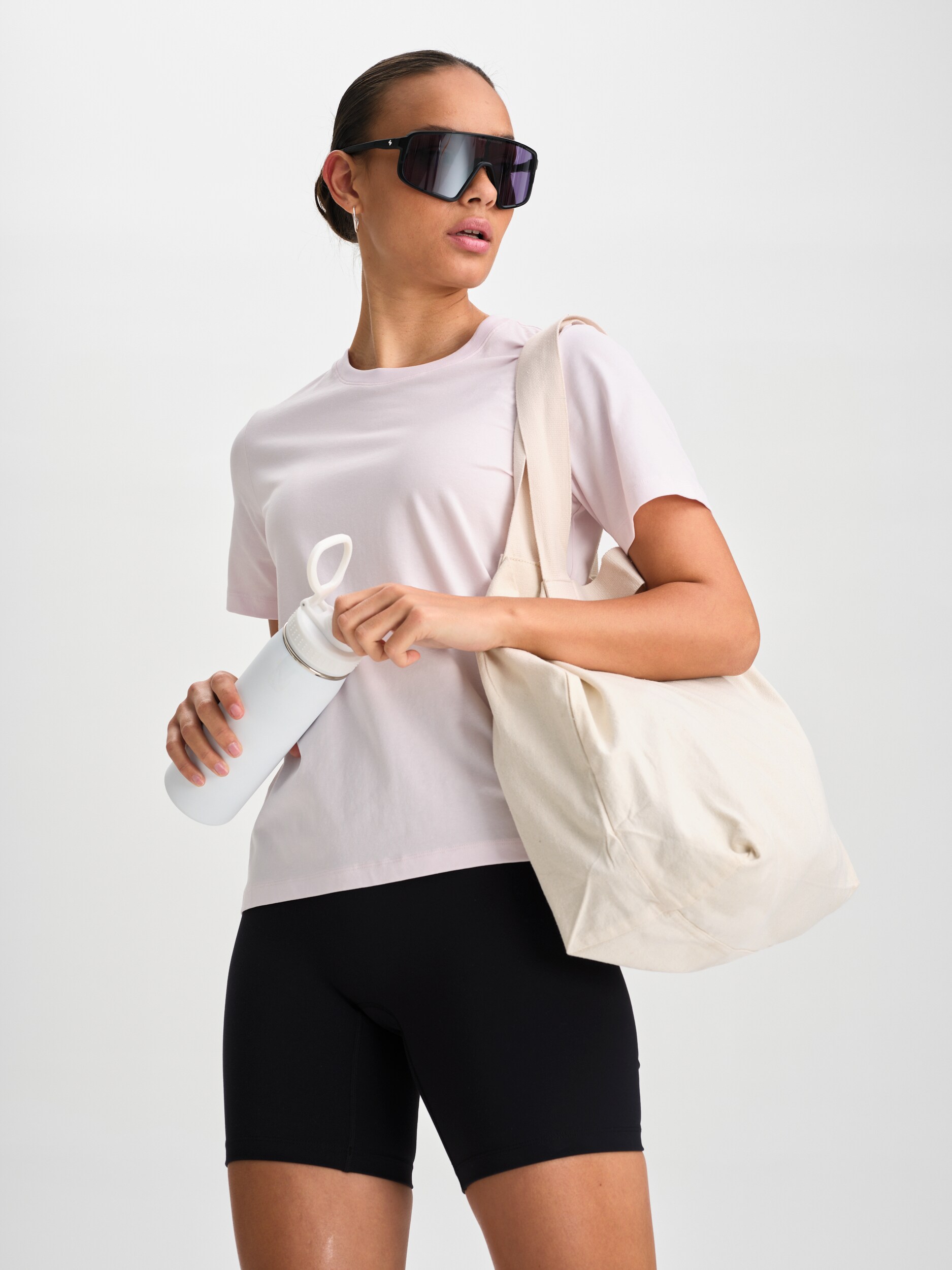 
SOC, 
W REGULAR FIT R-NECK TEE, 
Detail 1
