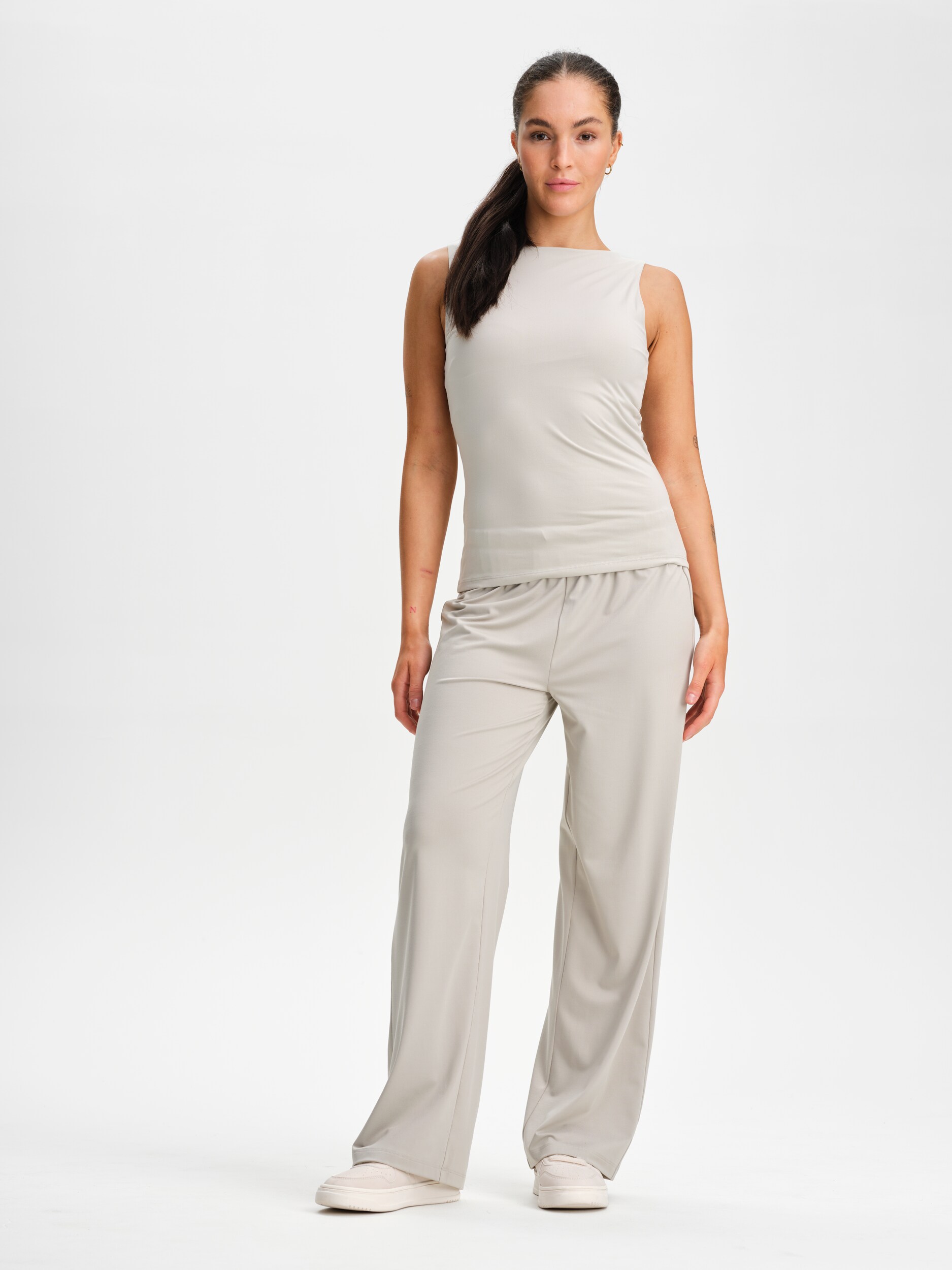 SOC, W Soft Square Singlet