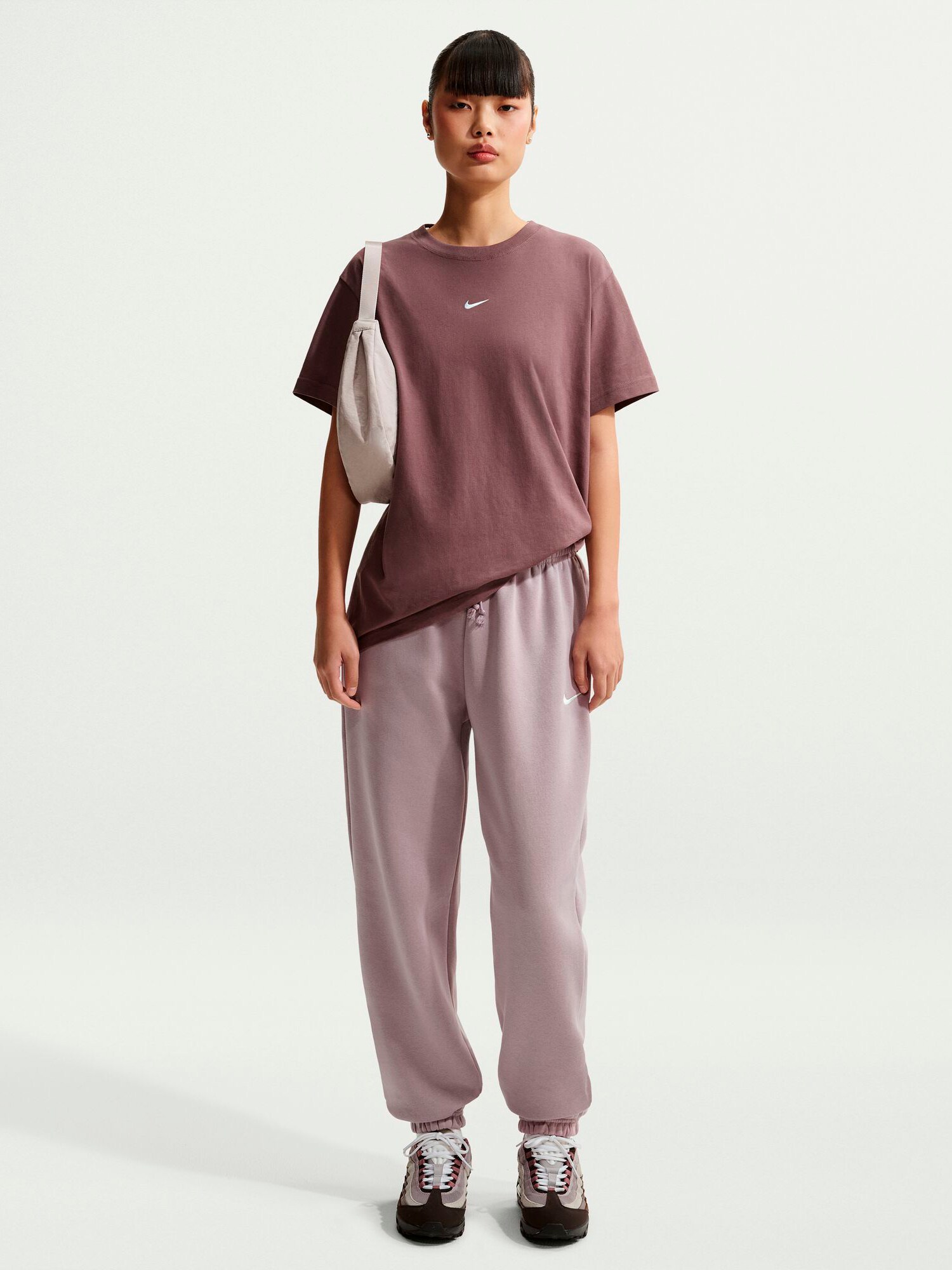 
NIKE, 
W NSW CLASSIC SS TEE (CONSUMER FACI, 
Detail 1
