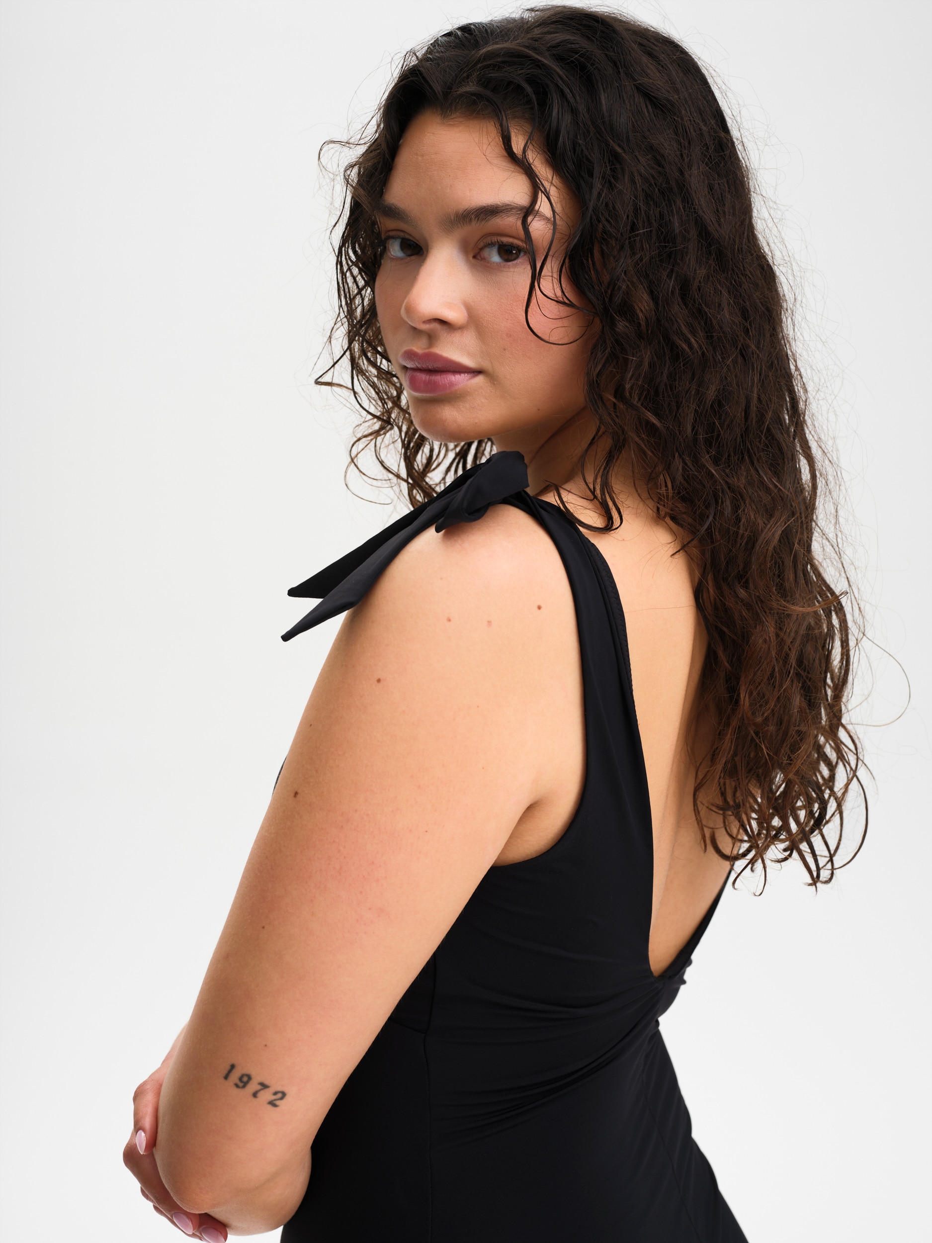 SOC, W BEACH BOW SUIT