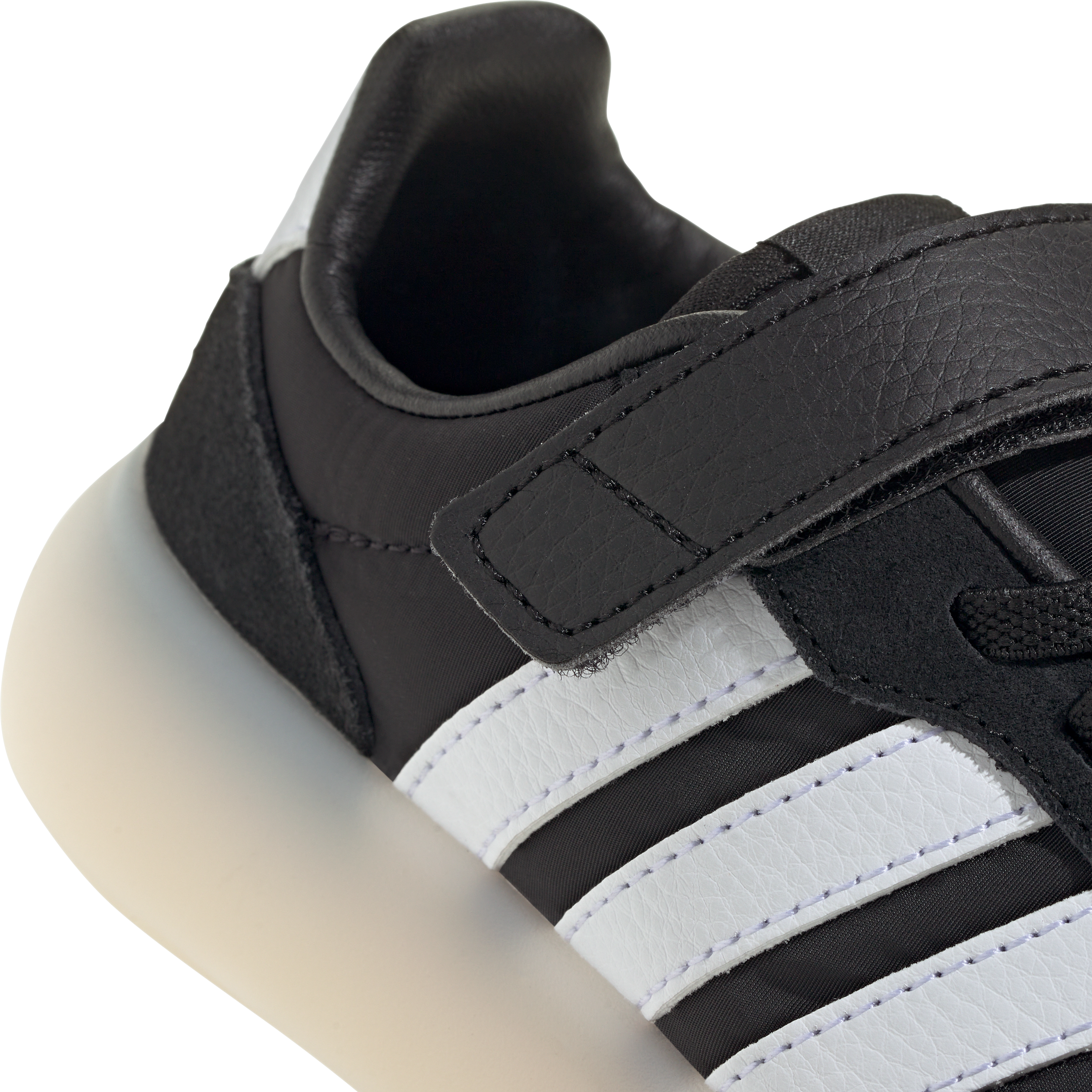 ADIDAS, J BARREDA DECODE EL C