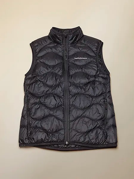 401726101102 PEAK PERFORMANCE W Helium Down Vest 401726101102 PEAK PERFORMANCE W Helium Down Vest Model01 Detail