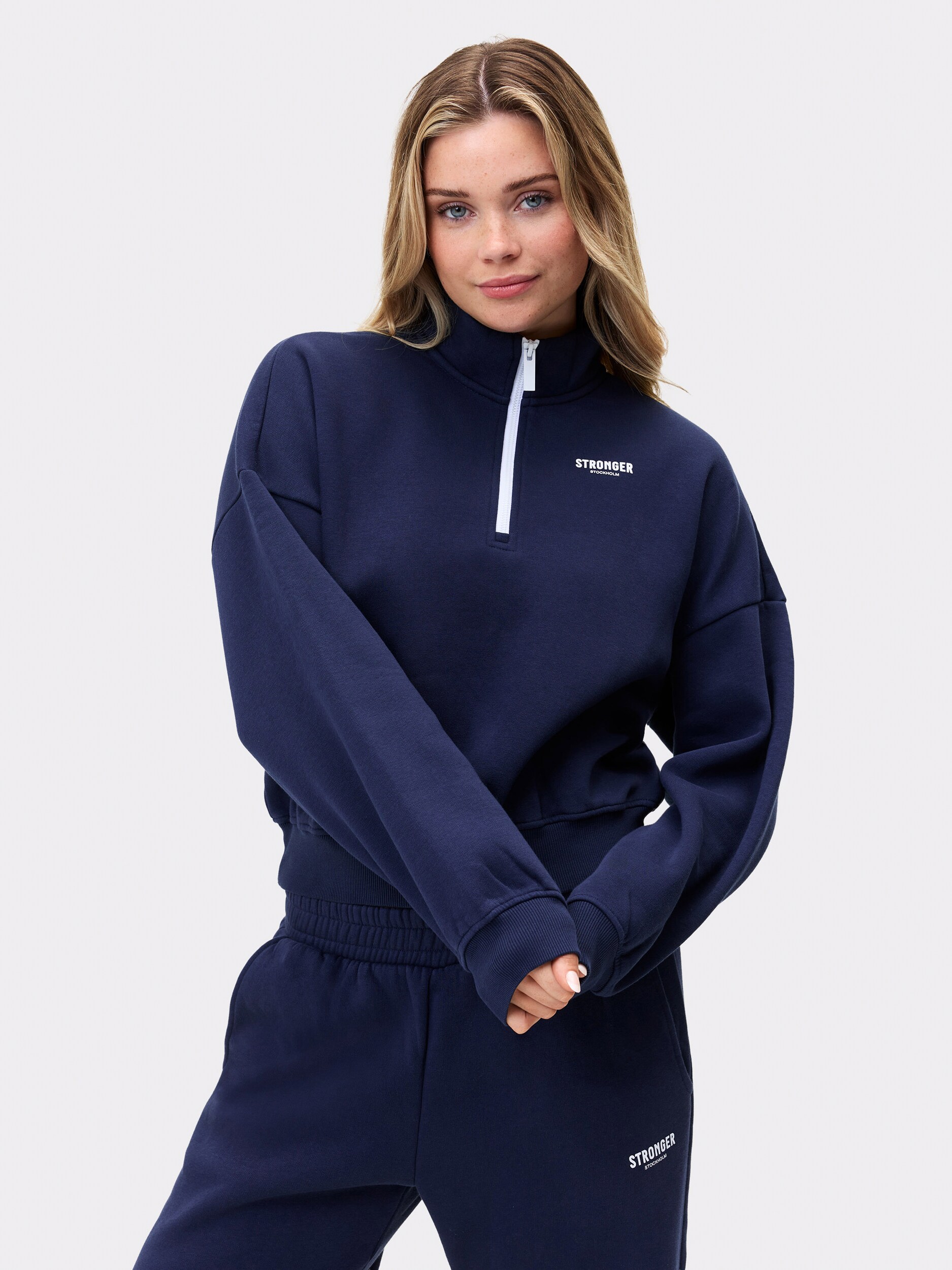 
STRONGER, 
W Half-Zip Sweatshirt, 
Detail 1
