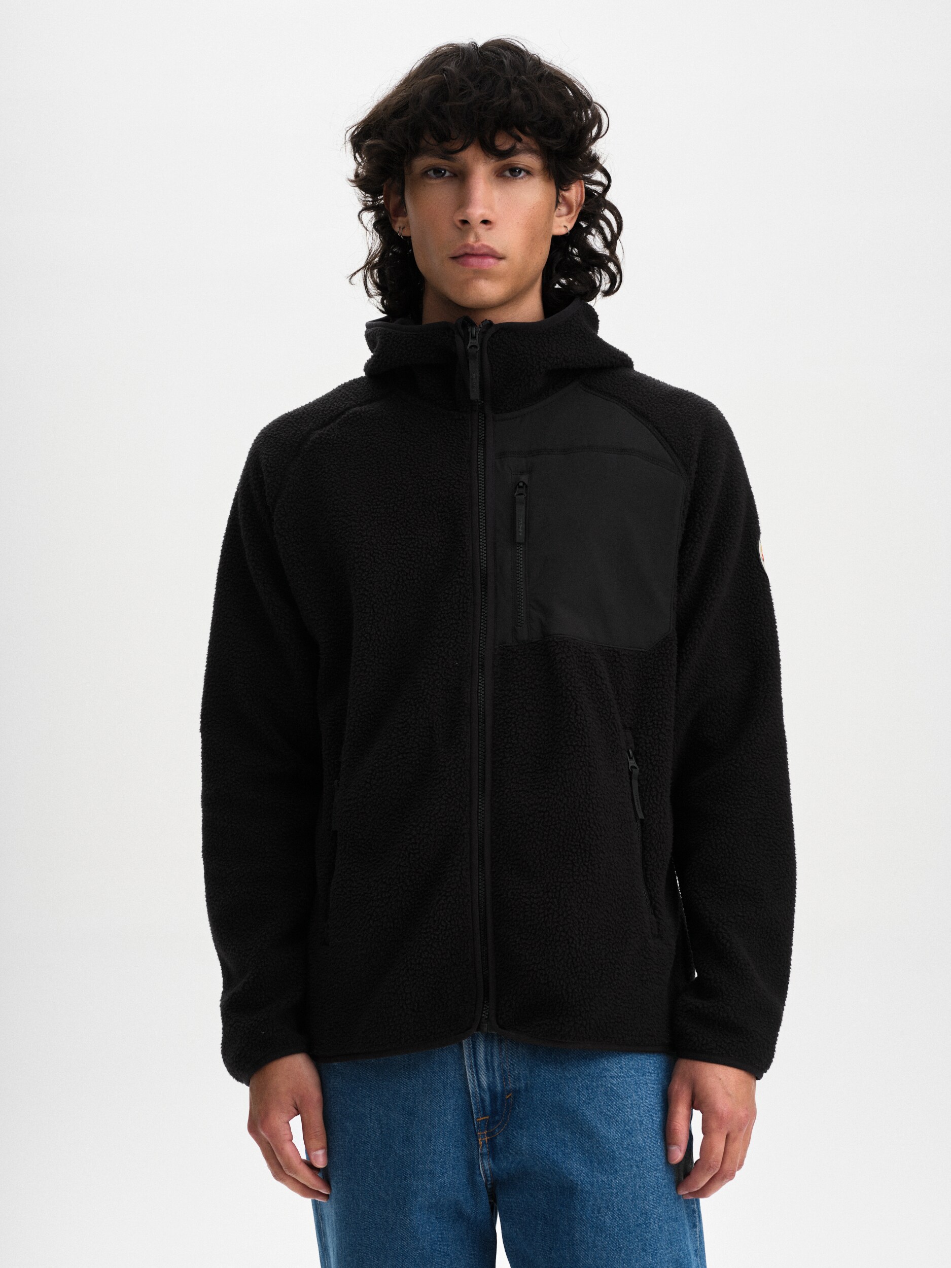 
EVEREST, 
M PILE HOOD RETRO, 
Detail 1
