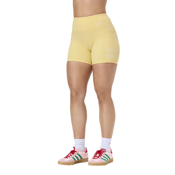 403954102101 STRONGER Signature Pocket Contouring Shorts 403954102101 STRONGER Signature Pocket Contouring Shorts Model01 Detail