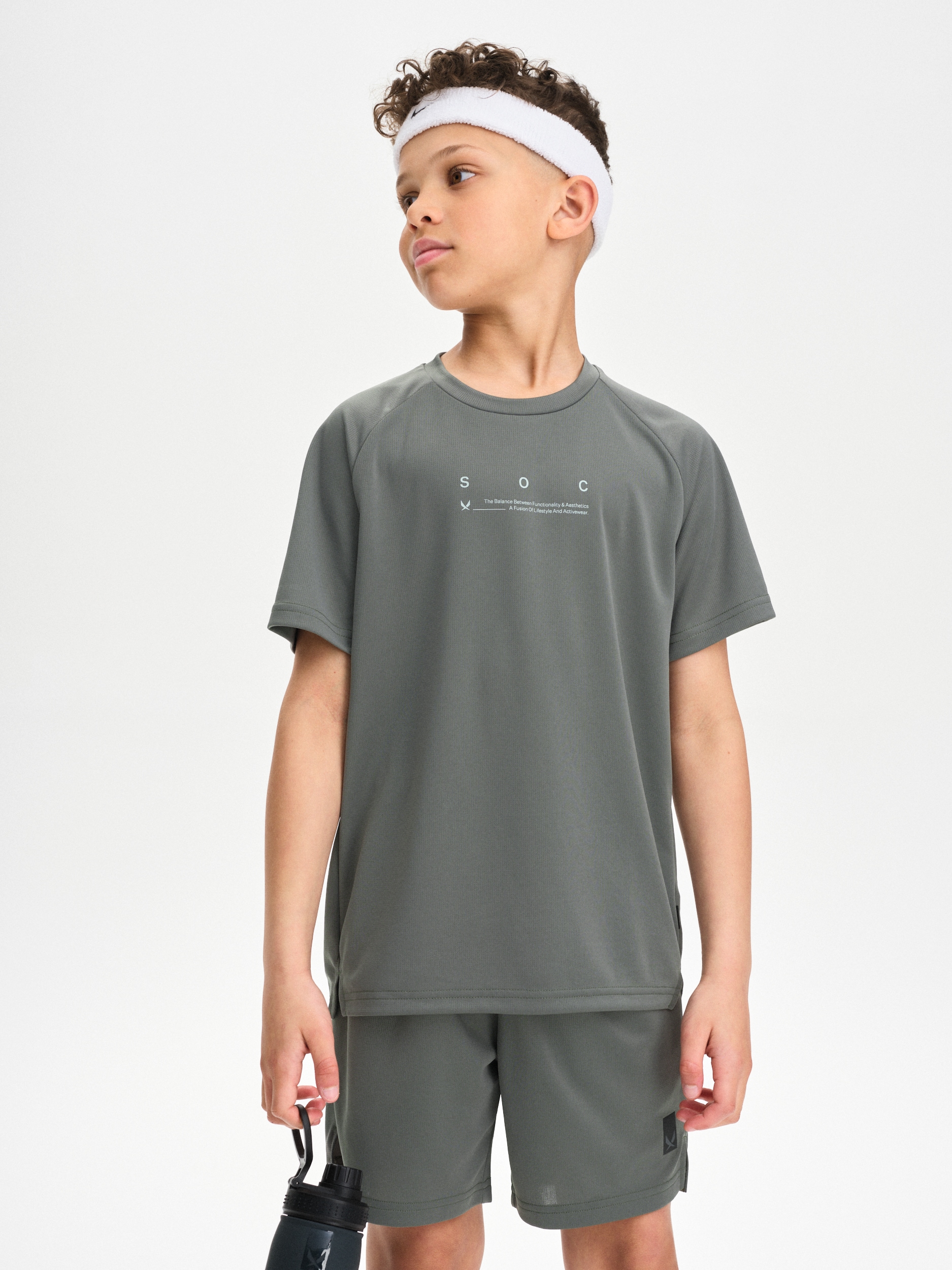 
SOC, 
J STRENGTH TEE, 
Detail 1
