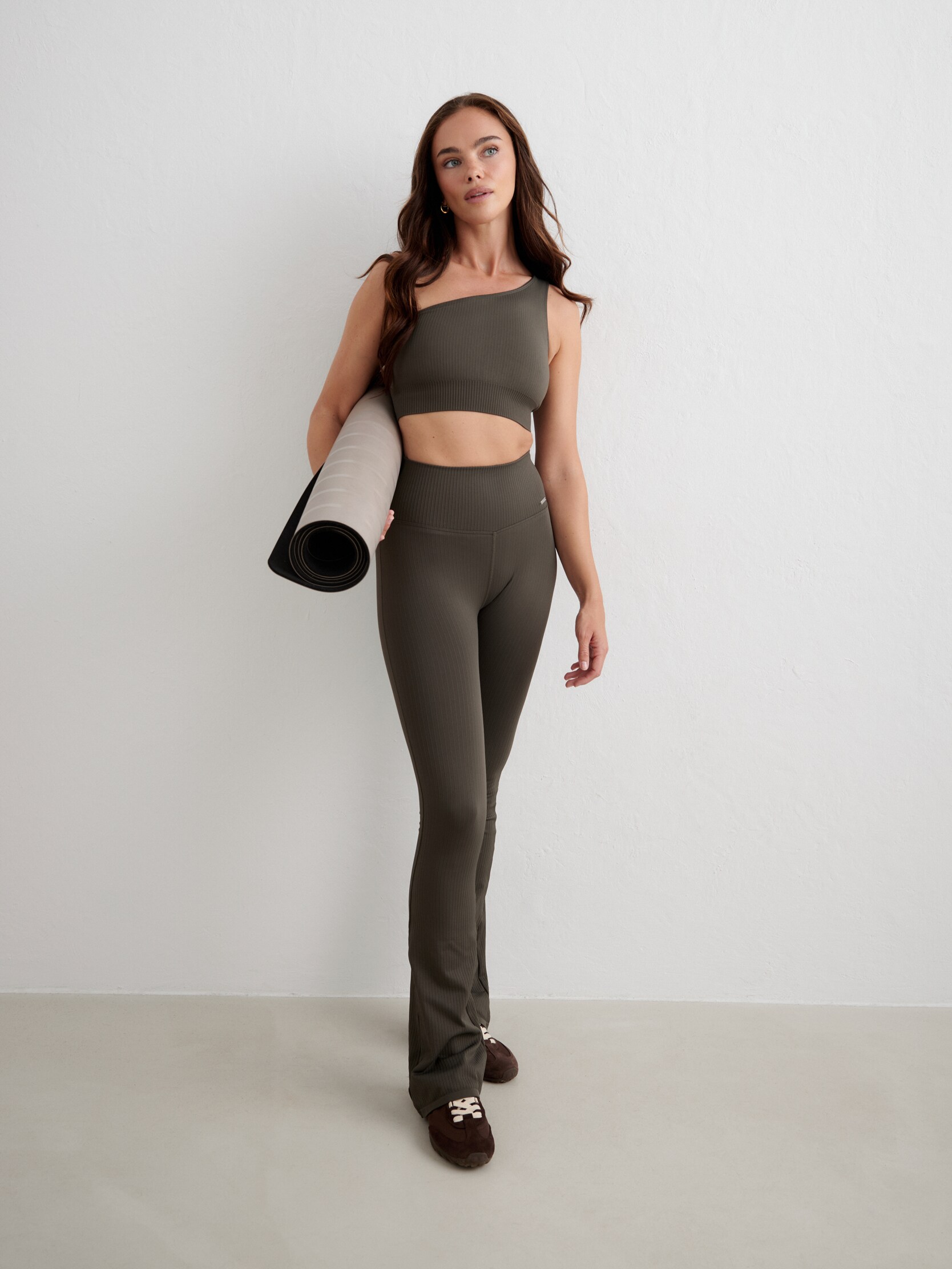AIM&acute;N, SHAPE SEAMLESS ONE SHOULDER BRALETTE