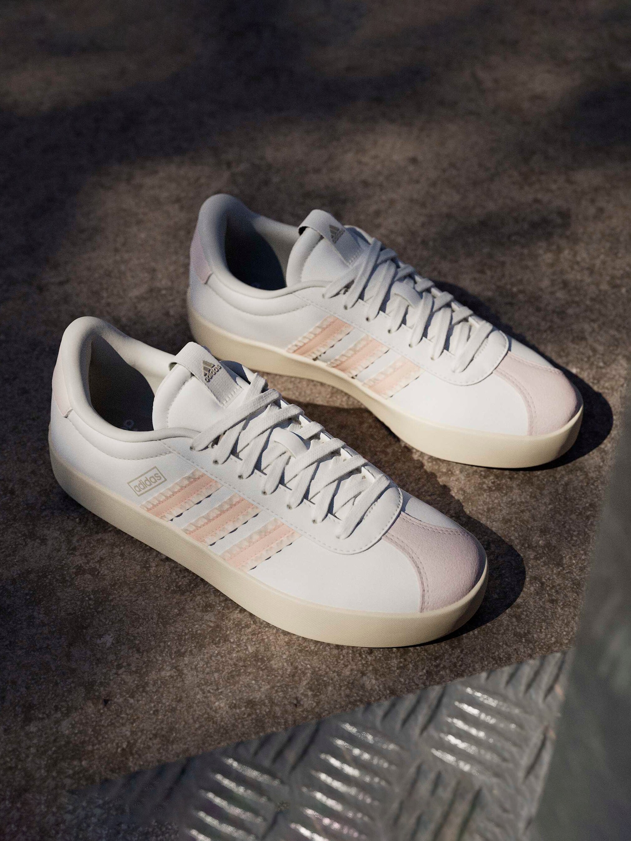 
ADIDAS, 
W VL COURT 3.0, 
Detail 1
