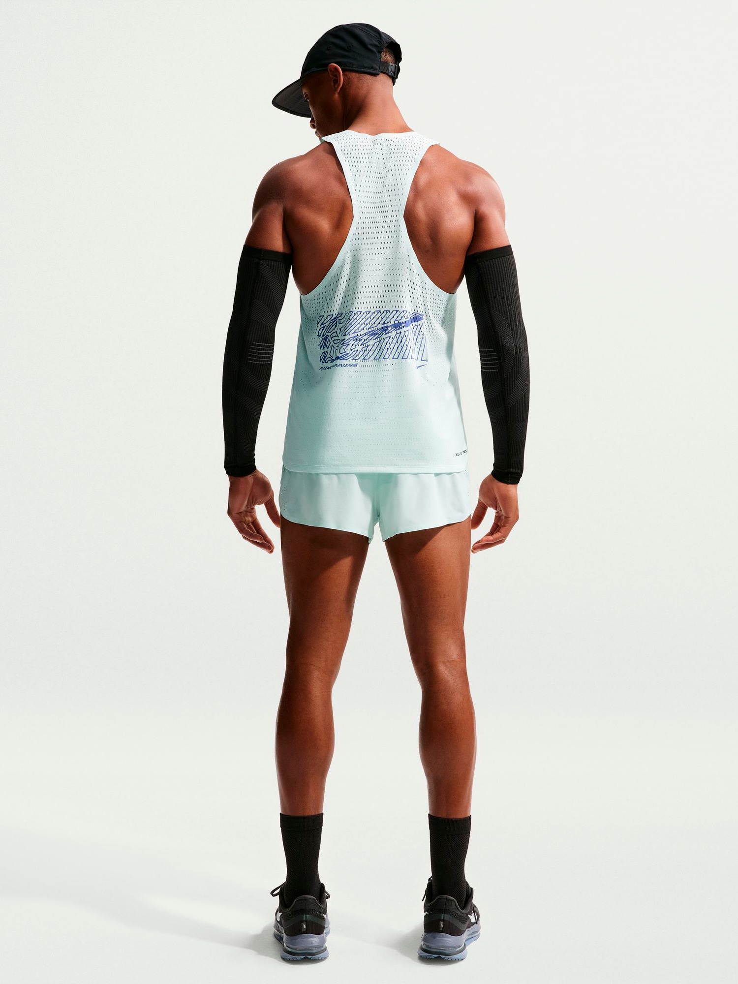 NIKE, M NK DFADV AEROSWIFT GFX SNGLT